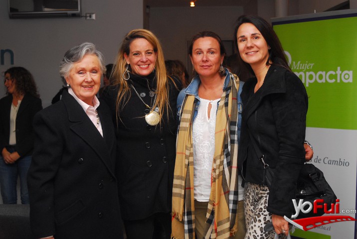 Fotografía en Conversemos un café, evento de Mujer Impacta, Clinica Dermovein