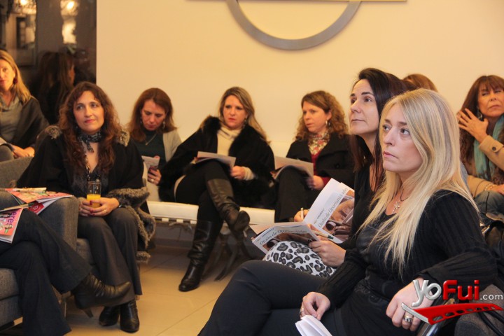 Fotografía en Conversemos un café, evento de Mujer Impacta, Clinica Dermovein