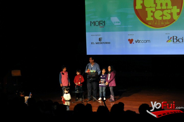 El alcalde Pablo Zalaquett sobre el escenario