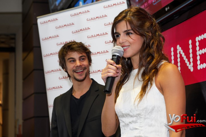 Clara Lago presenta la película a los asistentes