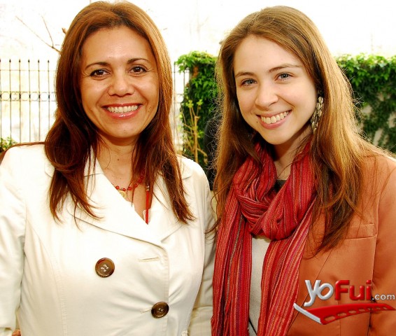 Paula Avilés, Andrea Larrabe