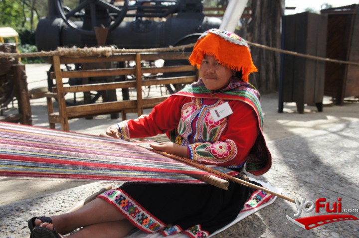 Ruth Pimentel Quispe, artesana peruana trabajando in situ