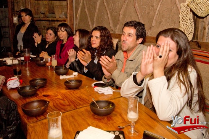 Los invitados aplaudiendo en La Ruca