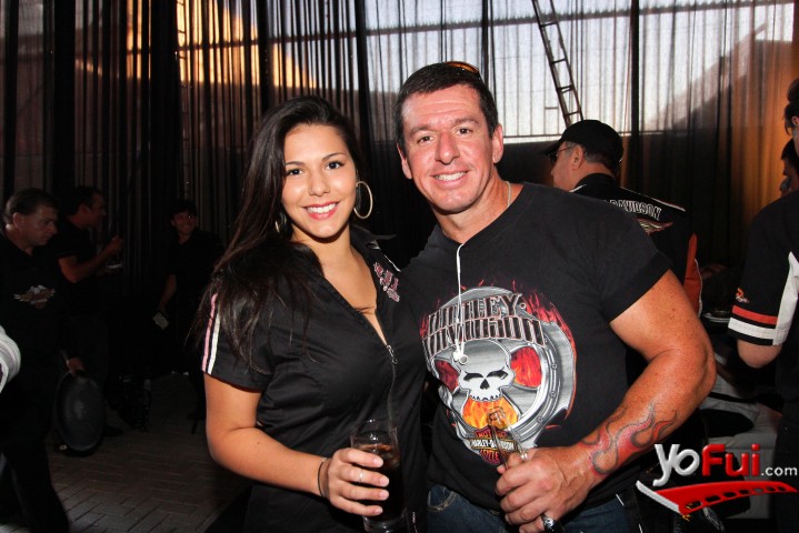 Mandy Martinez (Harlista), Alex Thomson