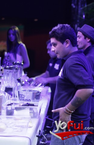 Concursantes preparando tragos en Bols escogió al mejor barman de Santiago