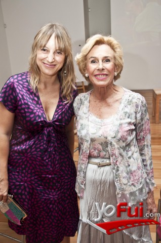 Mary Rose Mc Gill en inauguración de la Exposición Canto Visual