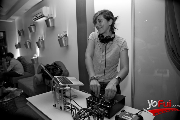 Dj Fernanda Arrau en Lanzamiento Atelier