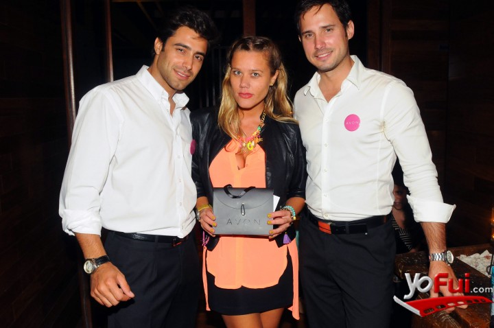 Magdalena de la Paz junto a anfitriones