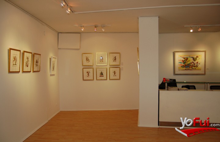 Montaje exposición Extraños en el Paraíso