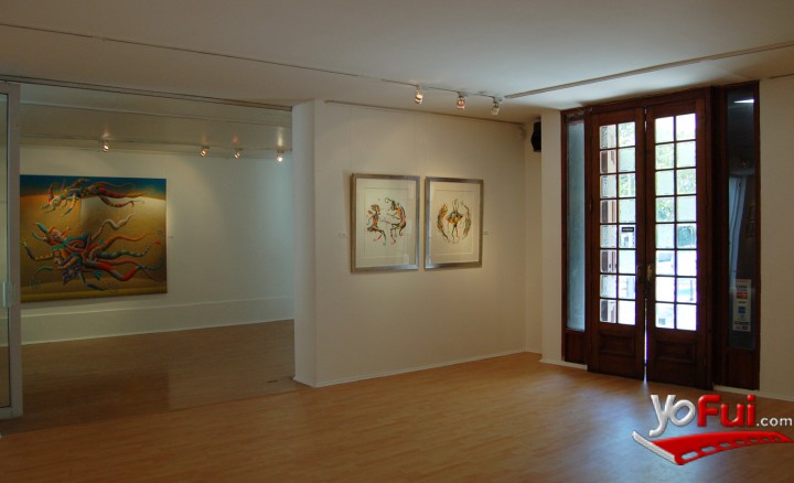 Montaje exposición Extraños en el Paraíso