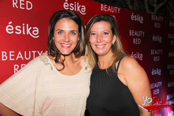 Julia Vial en Lanzamiento del perfume Beauty Red de Esika