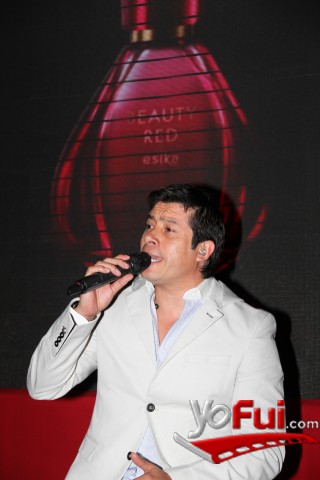 Leandro Martinez en Lanzamiento del perfume Beauty Red de Esika
