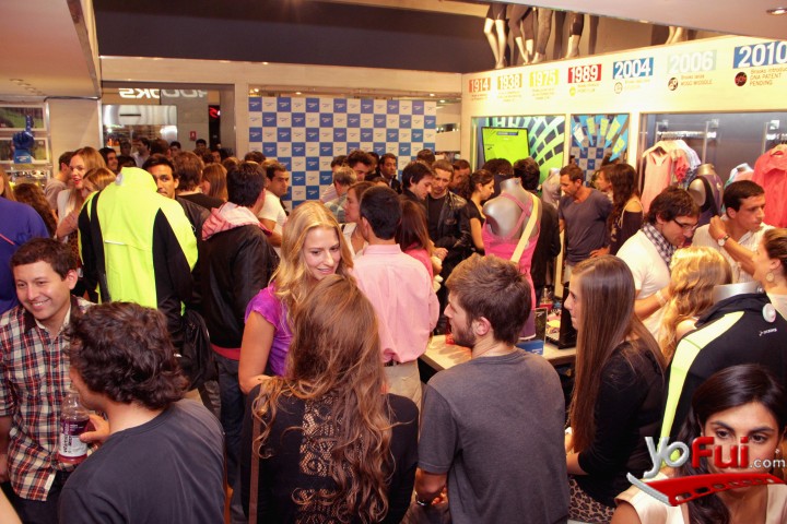 Invitados en Inauguración local Brooks en mall Alto Las Condes