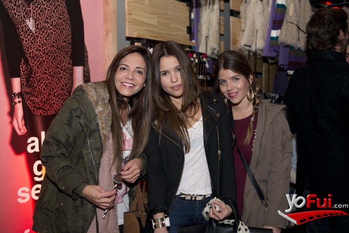 Carolina Carrasco en iO muestra su nueva tienda con la banda Astro en vivo