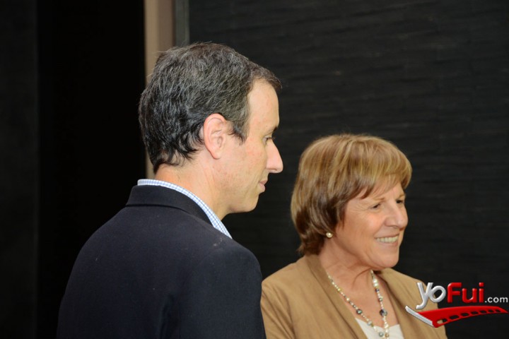 Eduardo Carvallo, Isabel Saiz