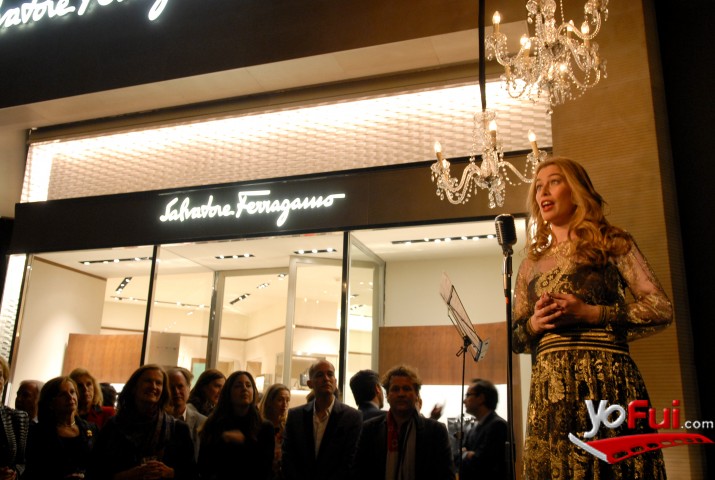 Constanza Dorr, soprano en Inauguración segunda boutique Salvatore Ferragamo