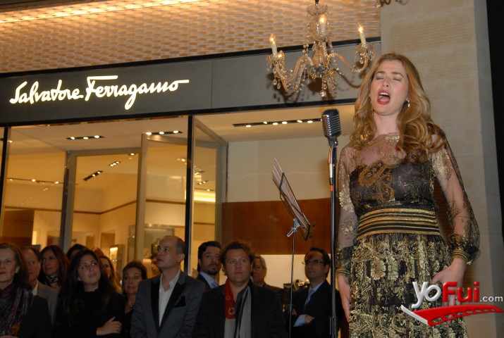 Constanza Dorr, soprano en Inauguración segunda boutique Salvatore Ferragamo