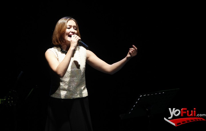 Paz Court, cantante, interpretó en vivo la canción La Puta Esperanza del documental