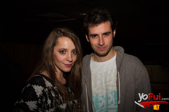Isidora Cousiño en Dj Goldtsrom en fiesta Cat Editions