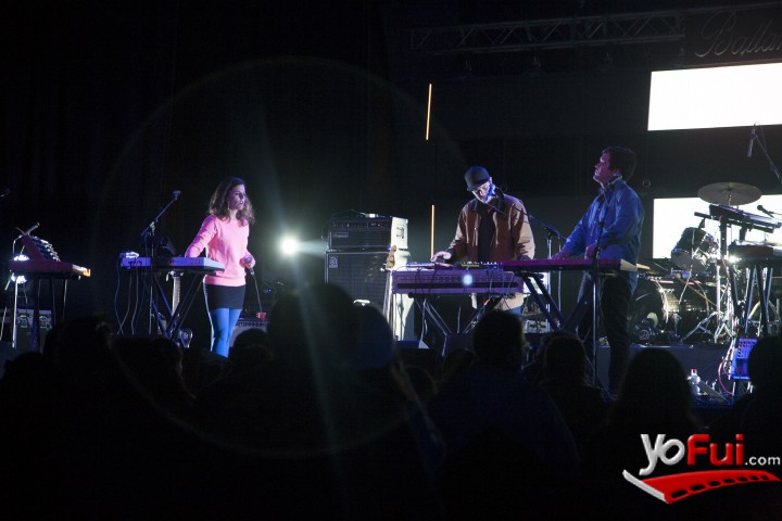 Fotografía en Midnight Juggernauts en La Cúpula, Teatro La Cúpula