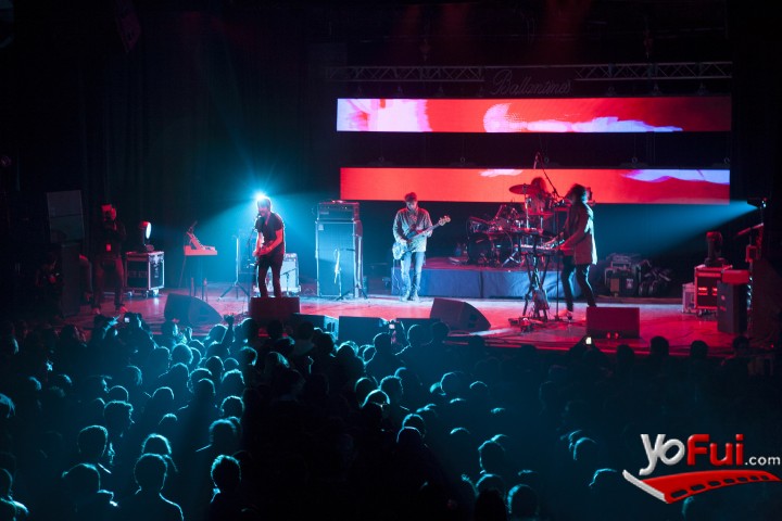 Fotografía en Midnight Juggernauts en La Cúpula, Teatro La Cúpula