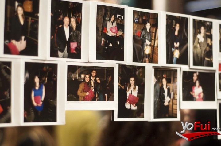 Polaroids tomadas dentro del evento para elegir el mejor look