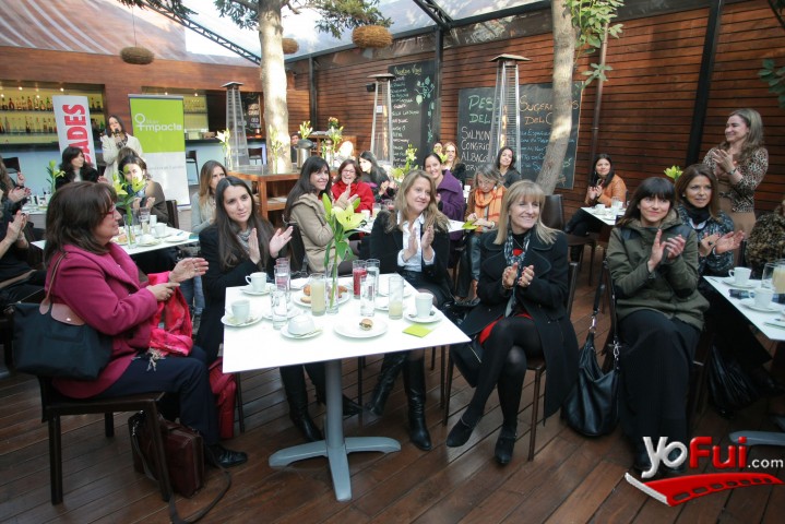 Fotografía en Conversemos un Café de  Mujer Impacta, Restaurant Cumaru