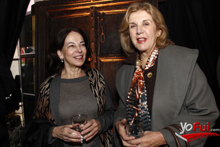 Isabel Echeverría, Consuelo Salinas