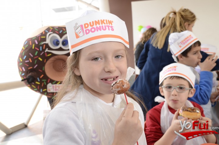 Elena Quintana en Dunkin' Donuts celebró el Día del Niño