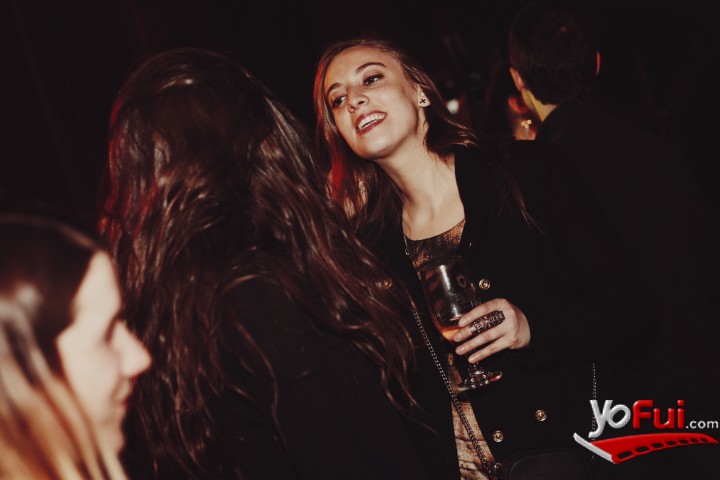 Fotografía en Fiesta Royal Guard Black Label en el Metro, Metro de Santiago