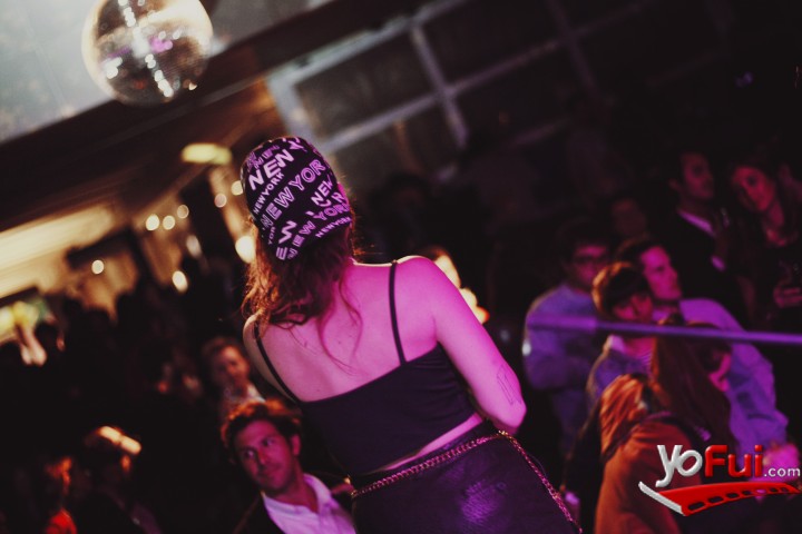 Fotografía en Fiesta Royal Guard Black Label en el Metro, Metro de Santiago