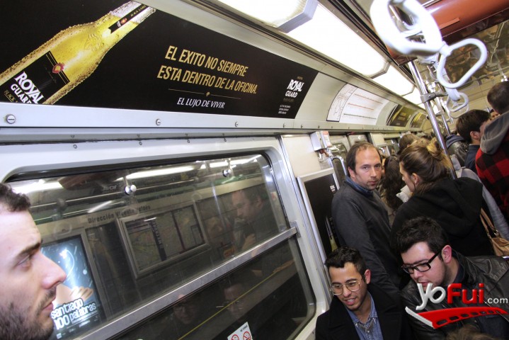 Fotografía en Fiesta Royal Guard Black Label en el Metro, Metro de Santiago