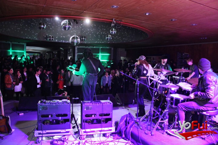 Fotografía en Fiesta Royal Guard Black Label en el Metro, Metro de Santiago