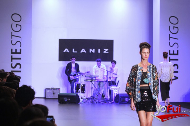 Fotografía en Desfile Alaniz en Viste Stgo., Casa Piedra