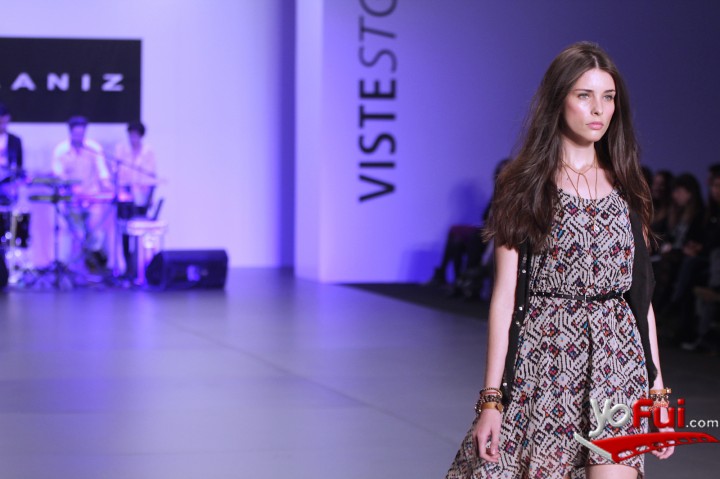 Fotografía en Desfile Alaniz en Viste Stgo., Casa Piedra