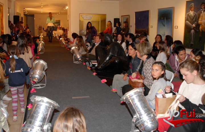 Fotografía en Fashion Teen Santiago 2013 en beneficio de Fundación Escúchame, Museo Ralli