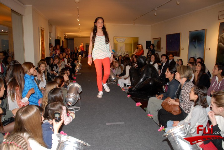 Fotografía en Fashion Teen Santiago 2013 en beneficio de Fundación Escúchame, Museo Ralli