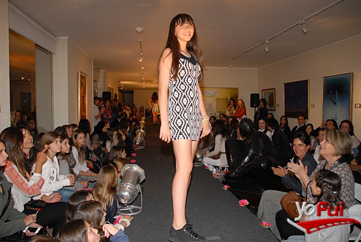Fotografía en Fashion Teen Santiago 2013 en beneficio de Fundación Escúchame, Museo Ralli