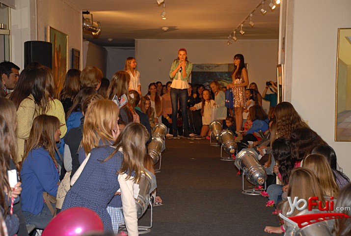 Fotografía en Fashion Teen Santiago 2013 en beneficio de Fundación Escúchame, Museo Ralli