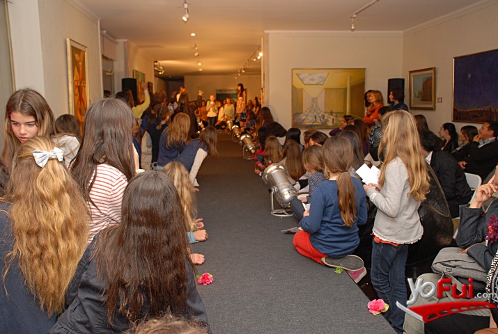 Fotografía en Fashion Teen Santiago 2013 en beneficio de Fundación Escúchame, Museo Ralli