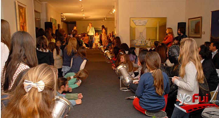Fotografía en Fashion Teen Santiago 2013 en beneficio de Fundación Escúchame, Museo Ralli