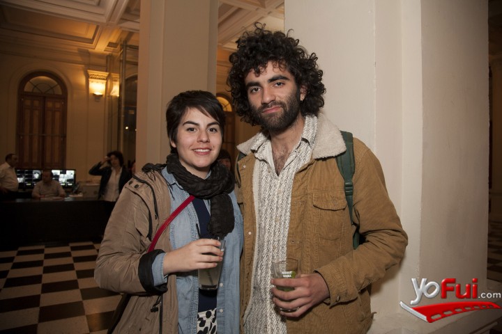 Camila Caris, Hugo Farías