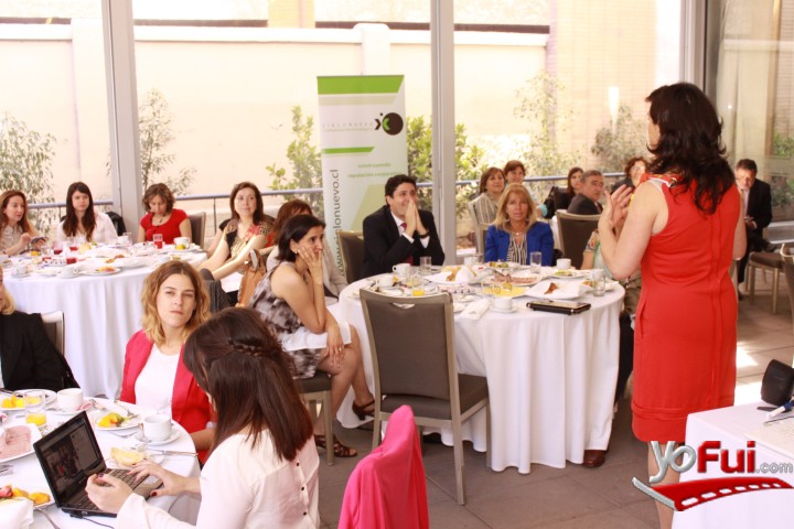 Marcela Lechuga exponiendo