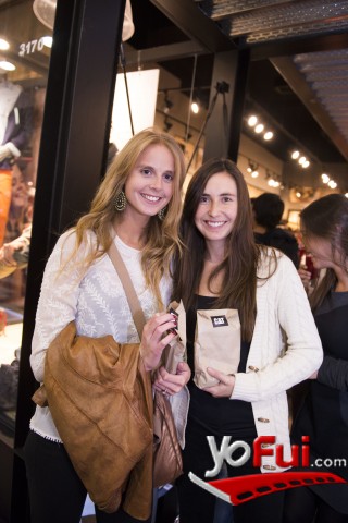 Nicole Yungue, Magdalena Román