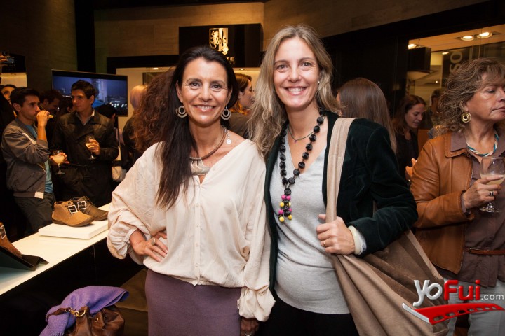 Victoria Mujica, Andrea Mutoli