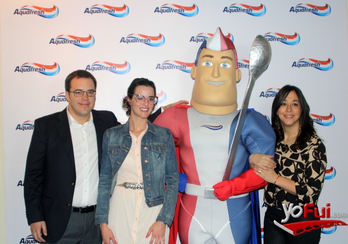 YoFui.com Lanzamiento Aquafresh para combatir los ácidos del azúcar en los dientes, Restaurant "All in One" de Borde Río (5396)