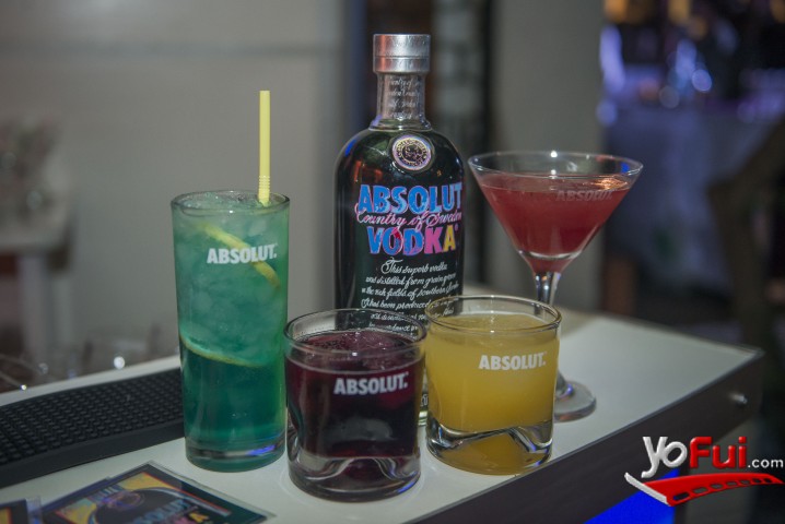 Fotografía en Lanzamiento botella Andy Warhol de Absolut Vodka, Galería Isabel Aninat