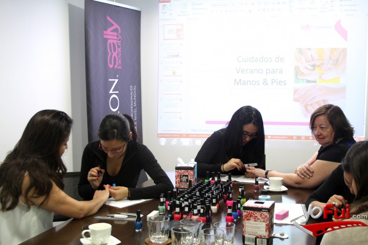 Fotografía en Nueva colección de esmaltes Finger Paints, Oficinas de InterSalon Sally Beauty