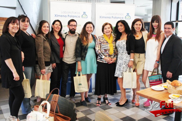Ximena Polanco con parte de los periodistas invitados al encuentro