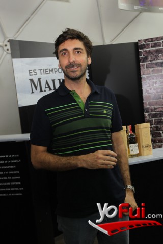 Sebastián Arrau en Pisco Mal Paso en estreno de "12 horas de amor con Cata Valdivieso"